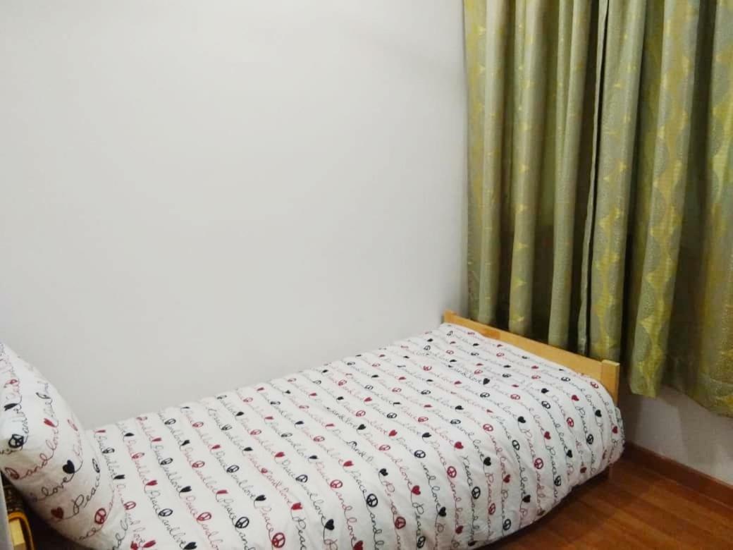 Putra 1 Pool Homestay Bandar Seri Putra Kampong Sungai Buah Exterior foto